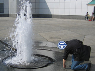 p[QCU[